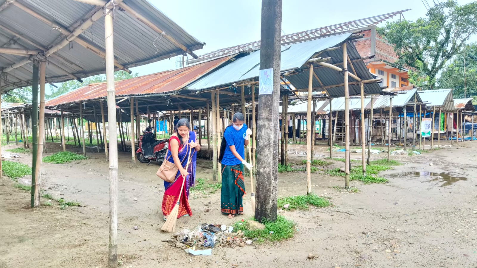 Cleaning Drive at Silapathar Weekly Market - Photo 4